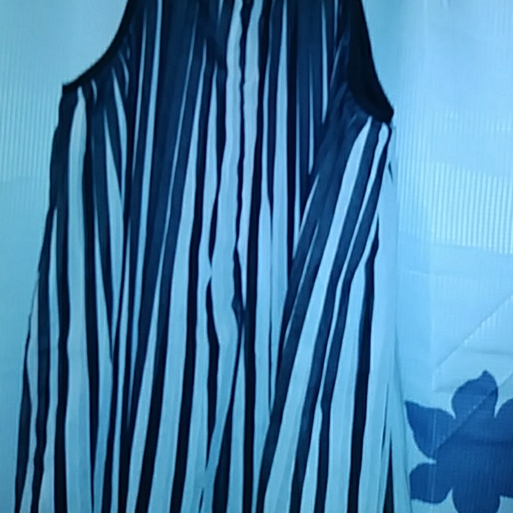 NICOLE MILLER - Picture 3 of 6
